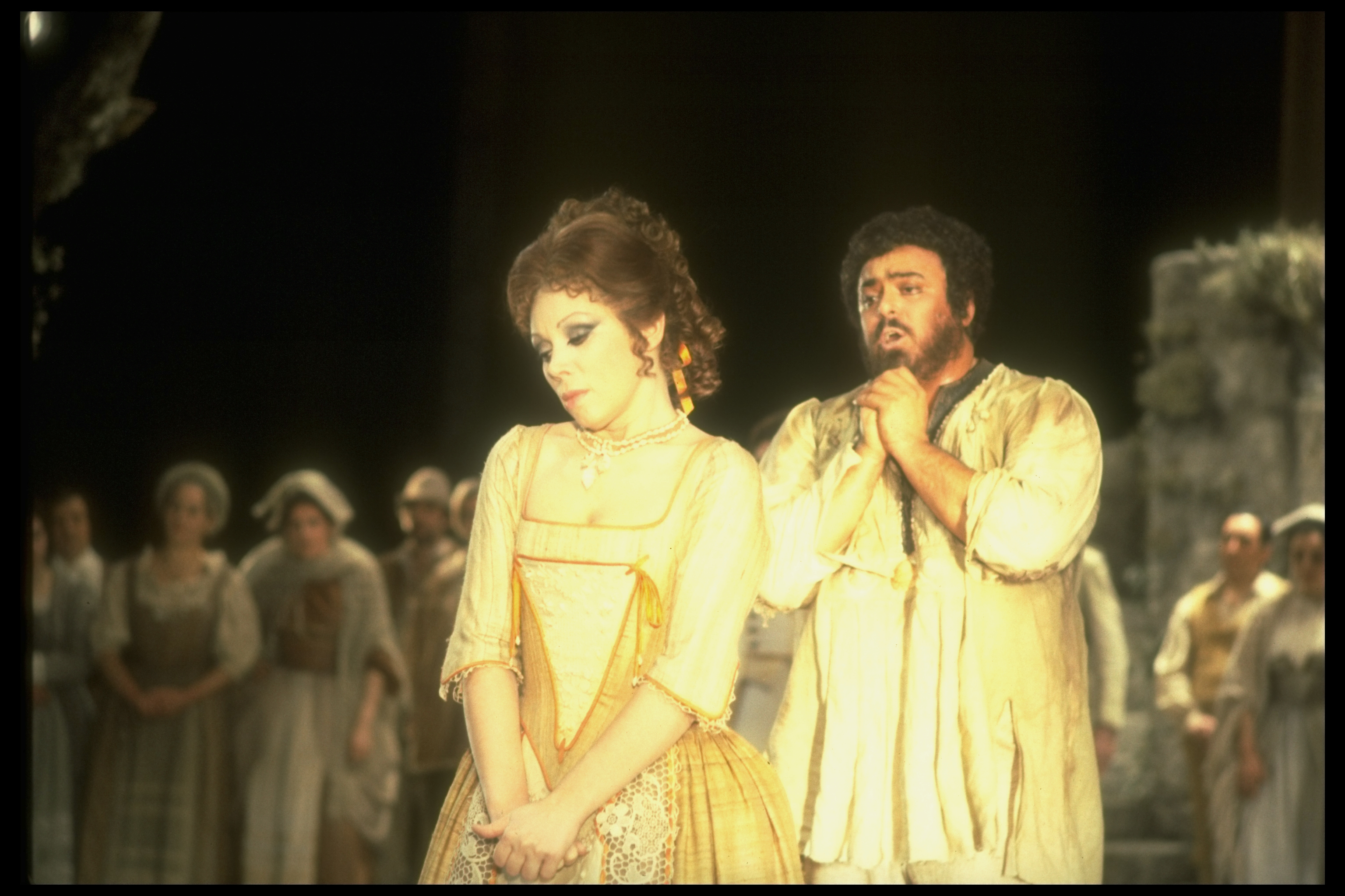 Mirella Freni performing with Pavarotti in opera L