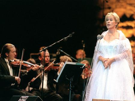 Kiri te Kanawa performing