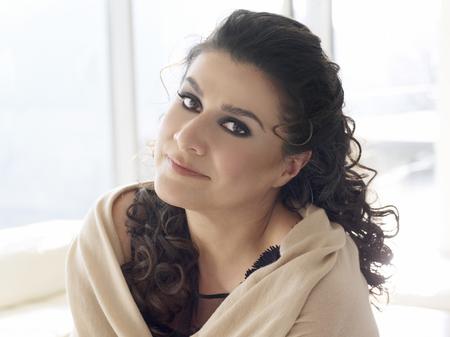 Cecilia Bartoli with shawl