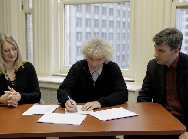 Simon Rattle signs contract