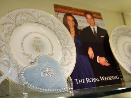 SALE CERAMIC PLATE  TO COMMEMORATE ROYAL WEDDING 2011