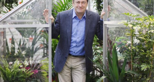Alan Titchmarsh in greenhouse