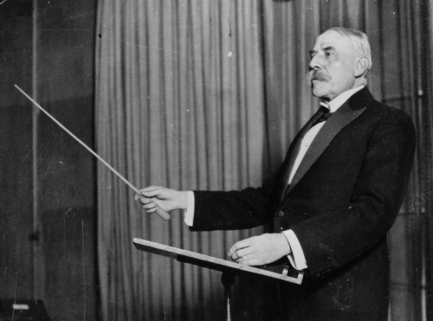 Elgar Conducting