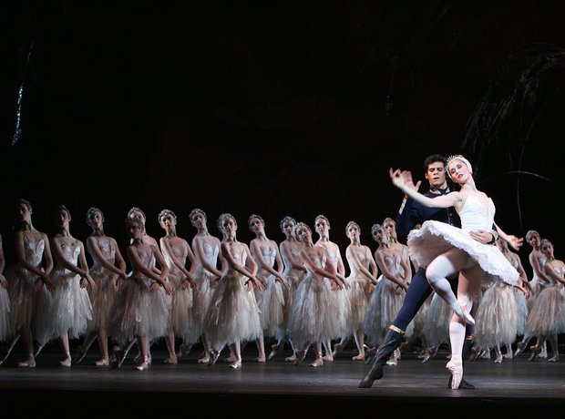 Royal Ballet dancing Swan Lake and the Royal Opera
