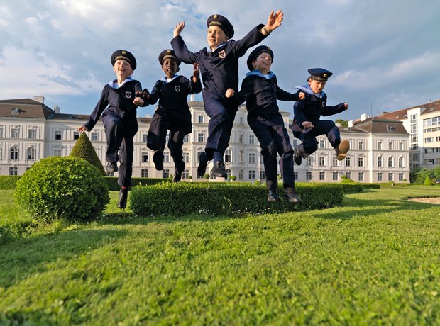 vienna boys choir jumping
