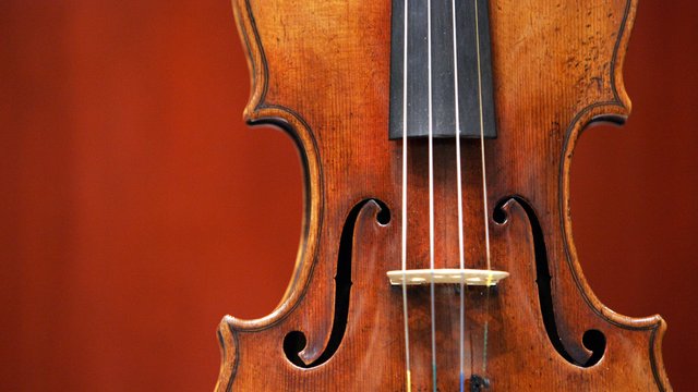 espiral Productivo pestaña Violinist leaves $2.6 million Stradivarius on train - Classic FM