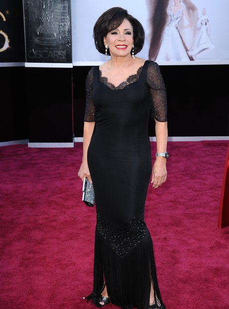  Shirley Bassey  attends the Oscars 2013 red carpe