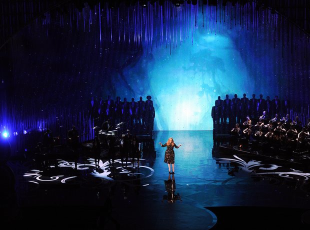 Adele performs at the Oscars 2013