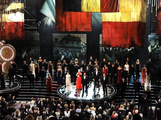 Hugh Jackman and the cast of Les Miserables perfor