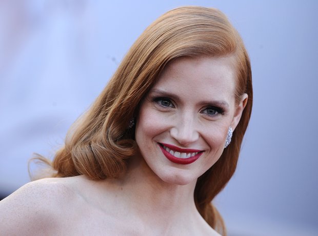 Jessica Chastain attends the Oscars 2013 