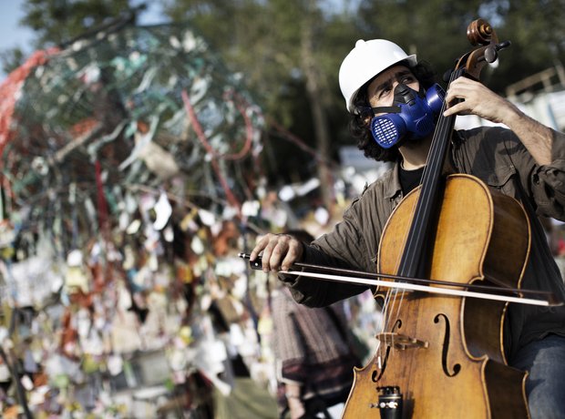 turkish musician protesting in Taksim Park