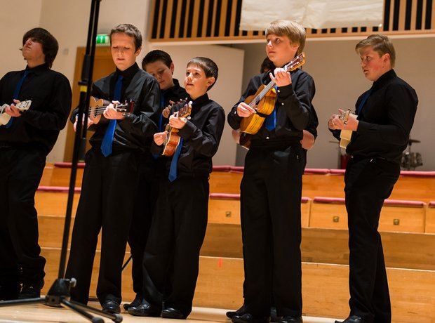 Lewis & the ukes