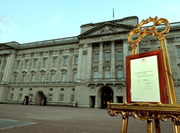 Royal baby announcement easel