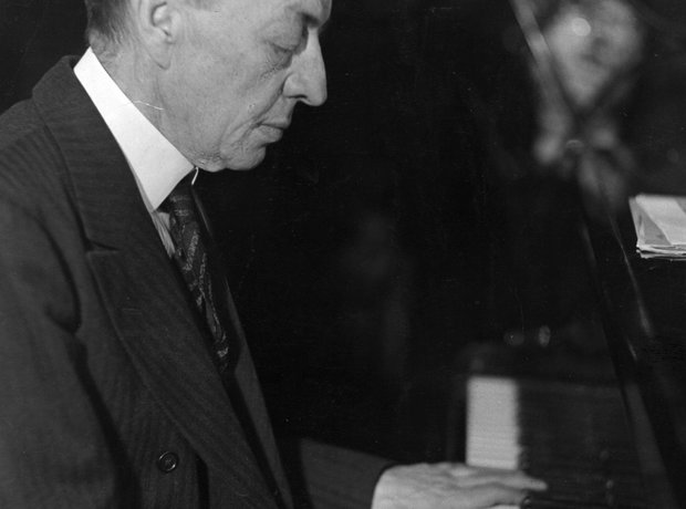 Rachmaninov playing piano
