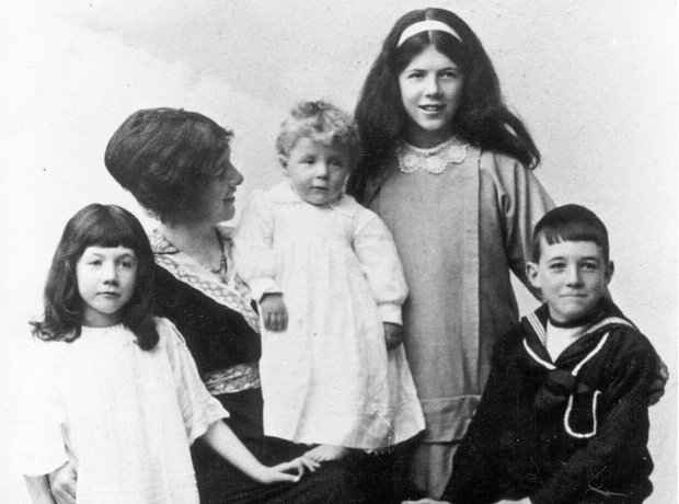 Benjamin Britten baby composer mother siblings