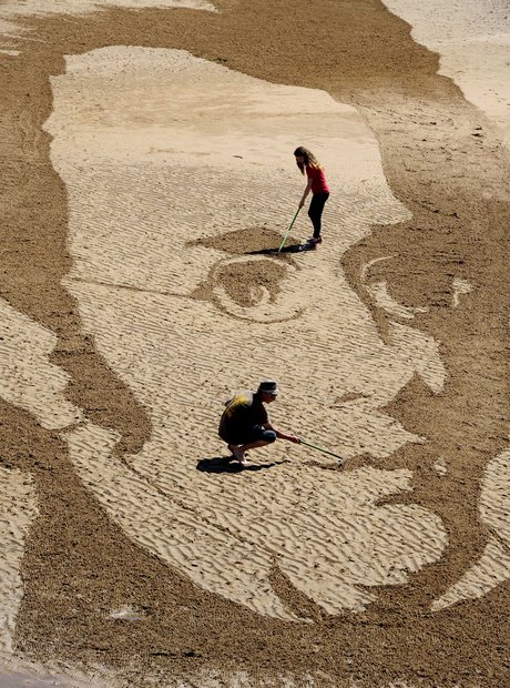 Schubert sand drawing on Elie Beach