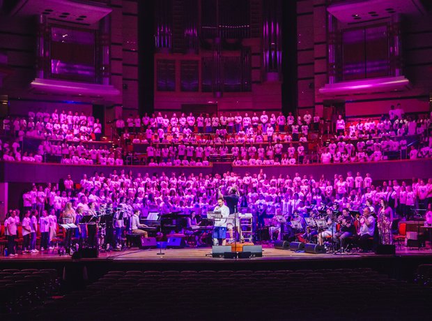 Russell Watson and the AC Academy choirs rehearse