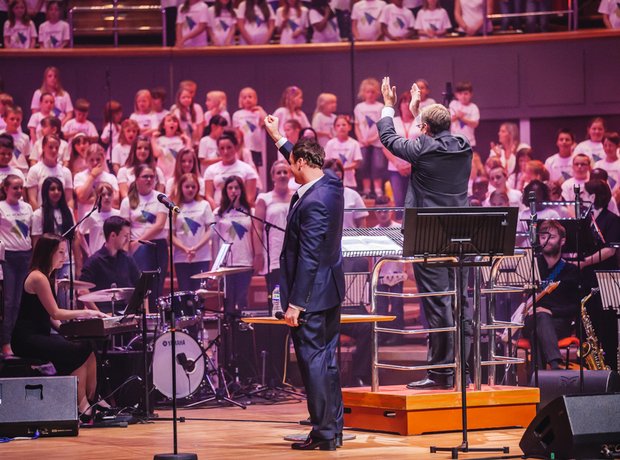 Russell Watson and the AC Academy choirs perform