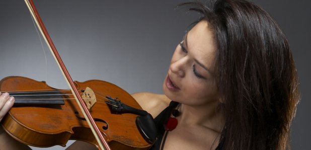 naked-girl-plays-violin