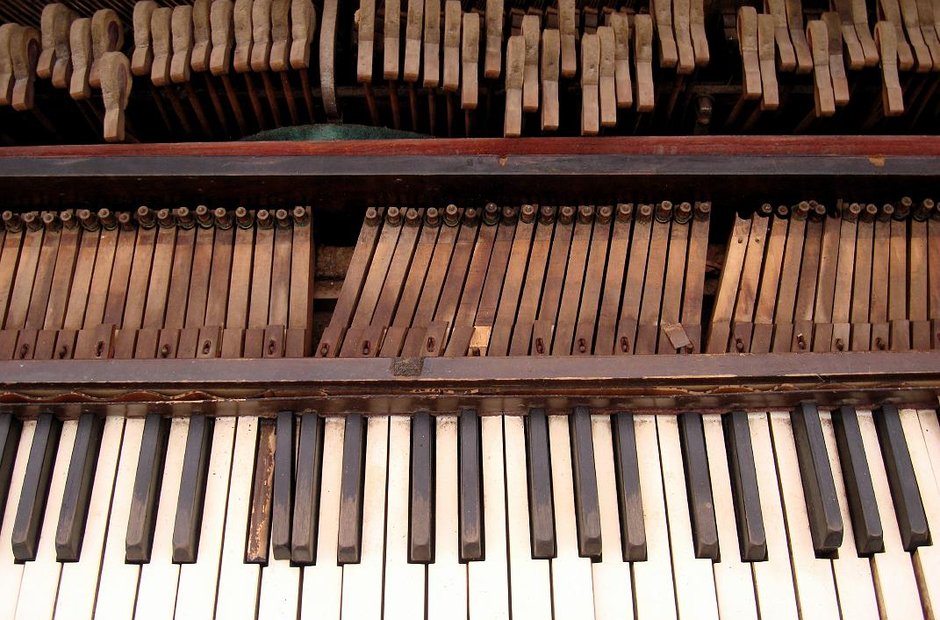 broken piano