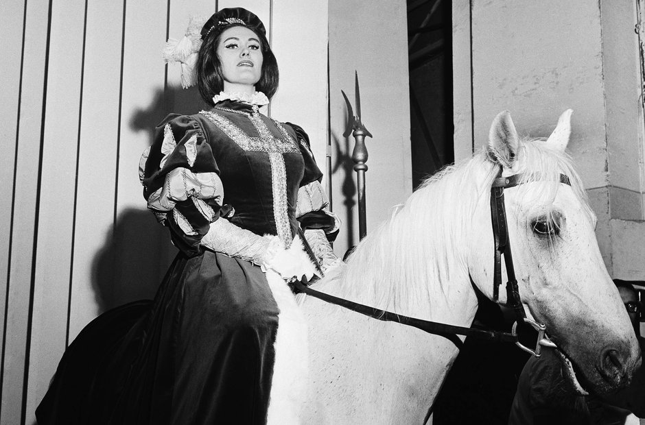 Joan Sutherland: 15 iconic pictures of the great s