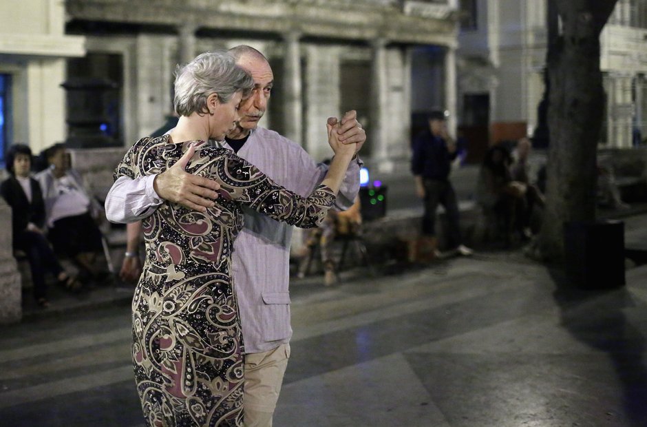 Tango couple Cuba