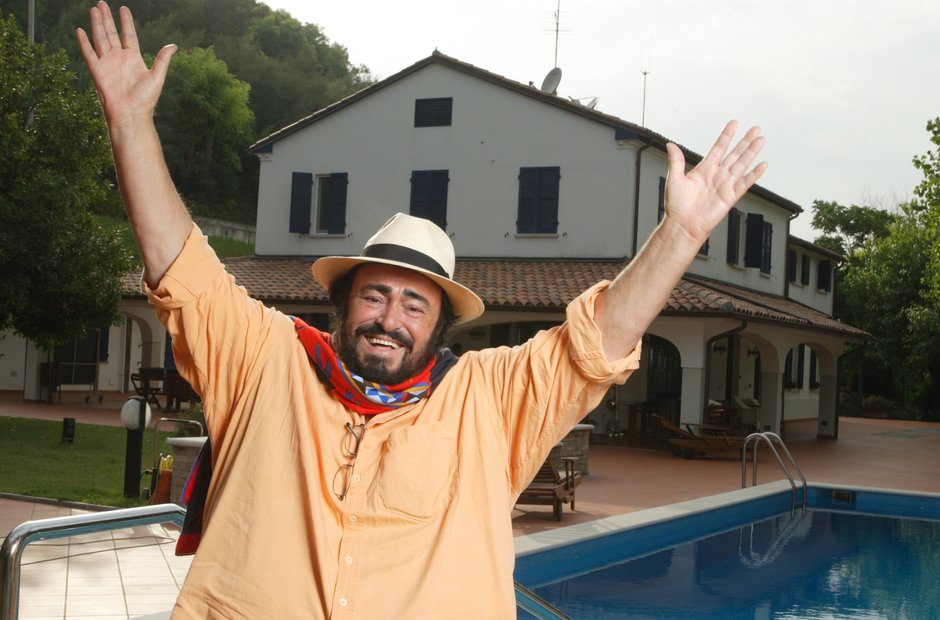Luciano Pavarotti relaxes at the Villa Di Pesaro