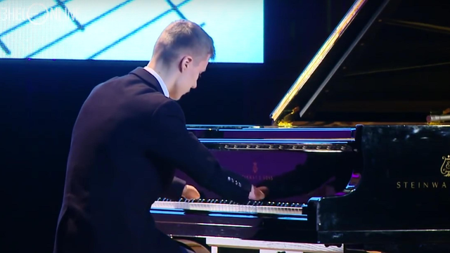 Maestro Alexei e Piano Branco