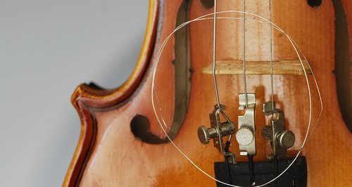 broken e-string violin