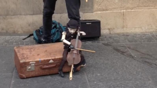 Puppet cellist