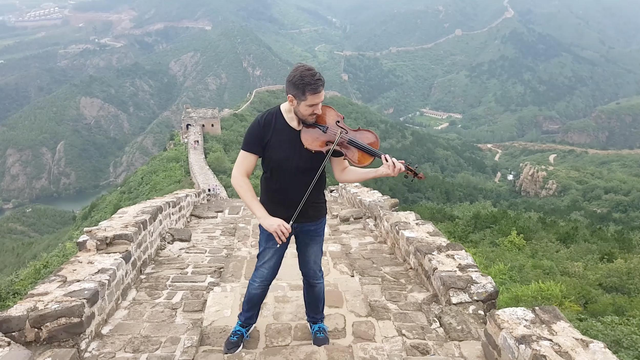 Lech Antonio plays viola at the Great Wall