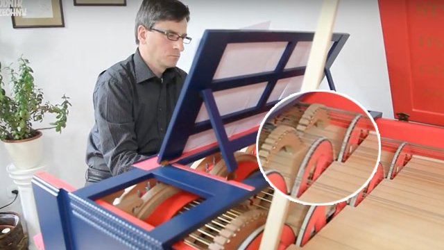 Leonardo da Vinci viola organista