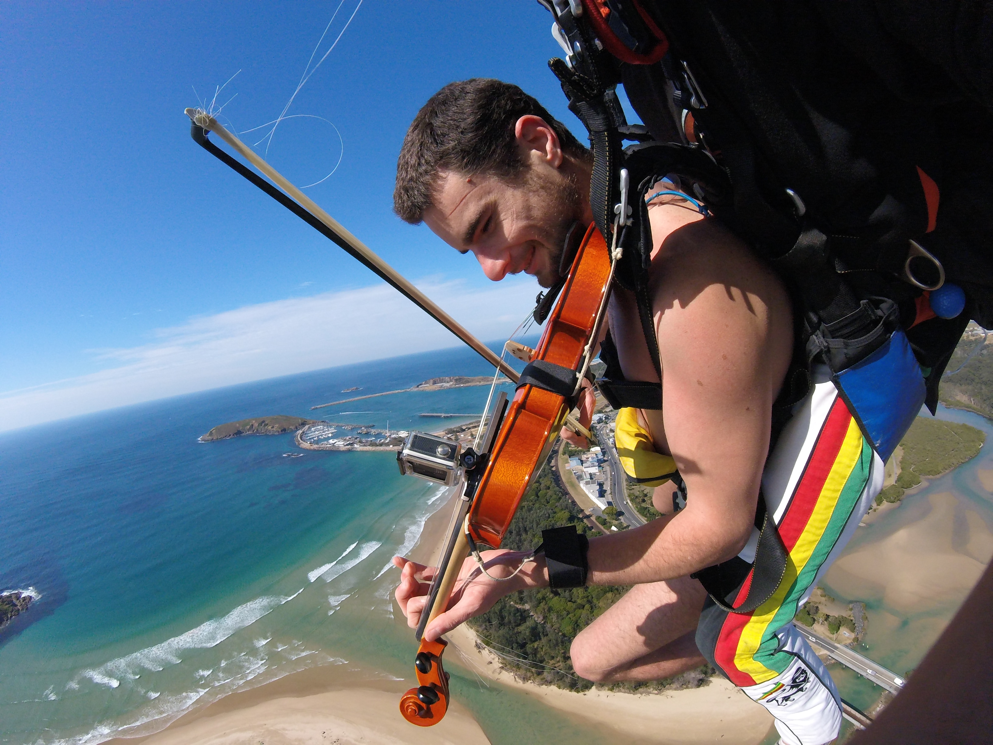 Nude violinist plays 'The Lark Ascending' while skydiving - Classic FM