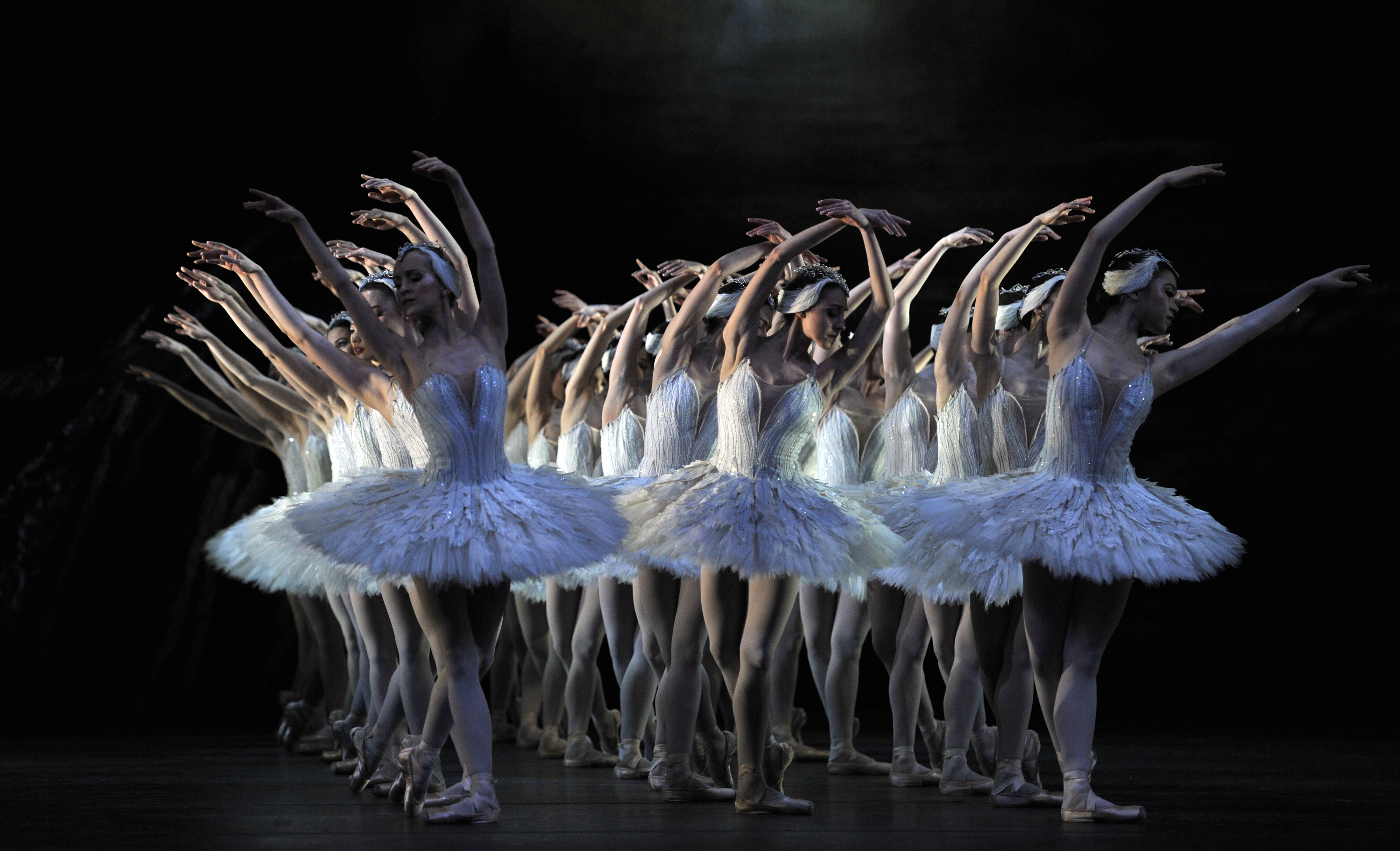 Tchaikovsky 'Swan Lake' by the Royal Ballet