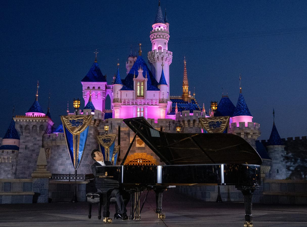 Lang Lang plays in front of the Disney castle